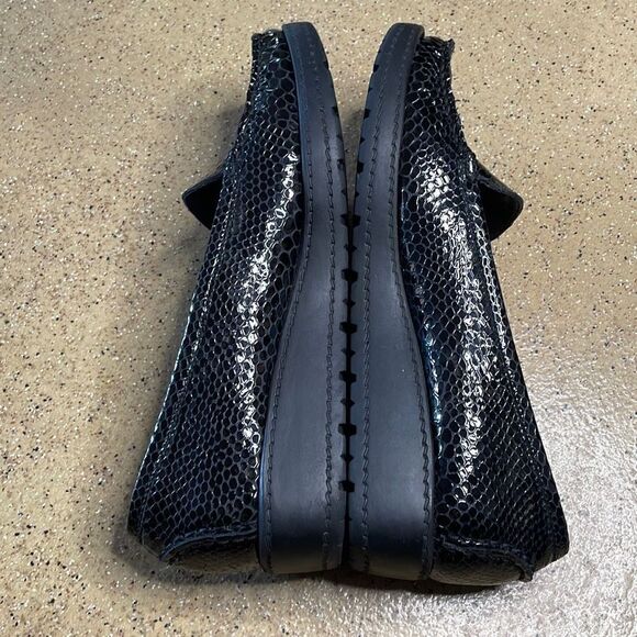 Stuart Weitzman Snake Embossed Patent Leather Moccasin Toe Loafers 7.5 Black - Picture 3 of 13